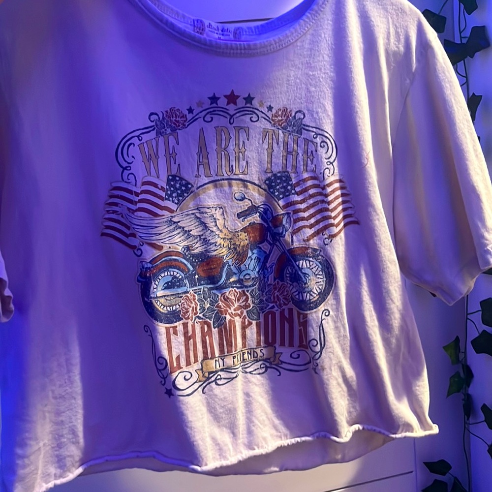 I’m selling an Altar’d state queen shirt! It’s a medium and is Badge.